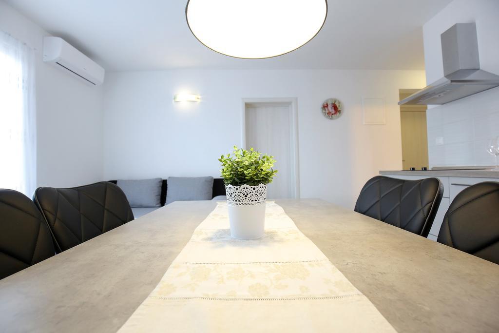 Nada Apartma Sukosan